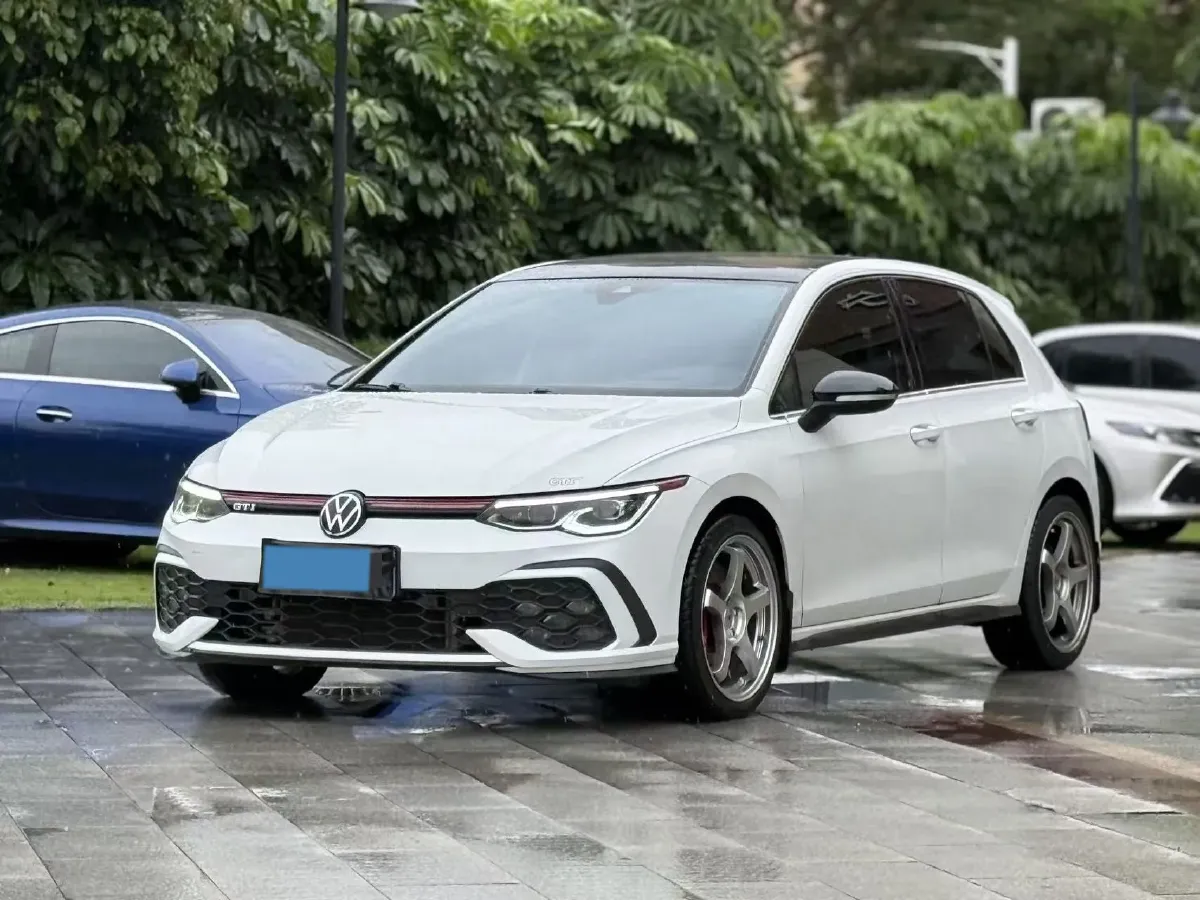 2021 Volkswagen GolfGTI 2.0T 220HP L4 7DCT,autocango,china used car exporter,china ev exporter,chinese used car exporter,chinese used ev exporter
