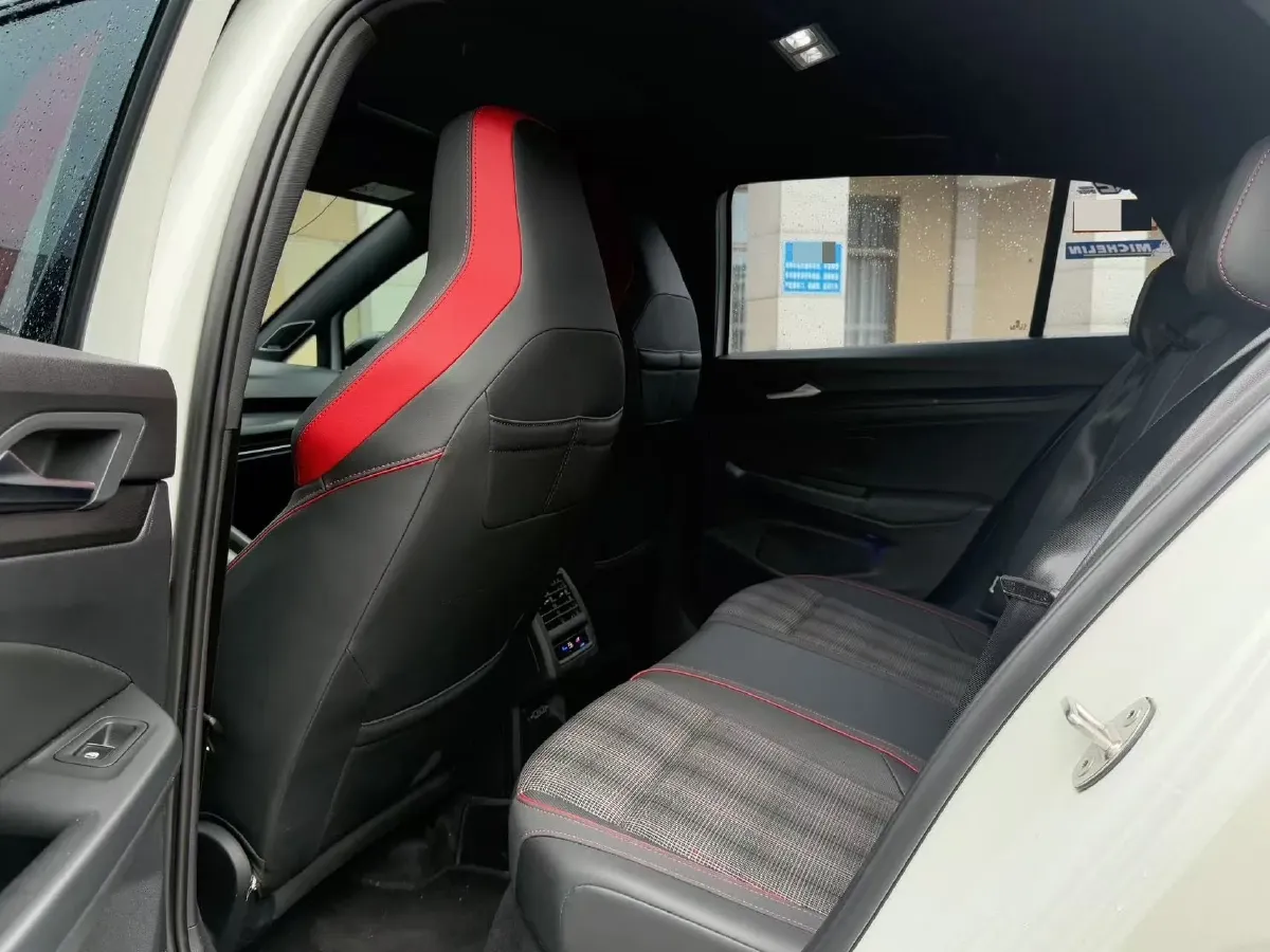 2021 Volkswagen GolfGTI 2.0T 220HP L4 7DCT,autocango,china used car exporter,china ev exporter,chinese used car exporter,chinese used ev exporter