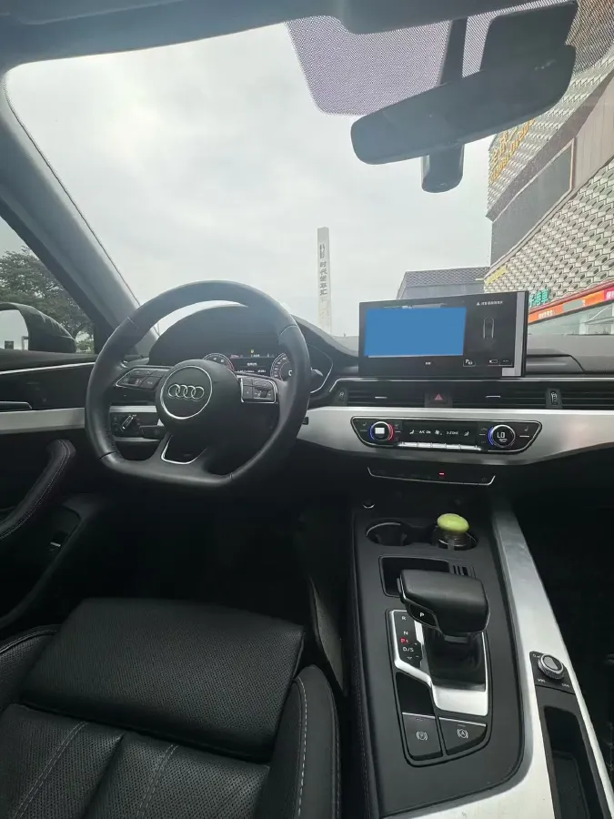 2022 Audi A4L 2.0T 190HP L4 7DCT,autocango,china used car exporter,china ev exporter,chinese used car exporter,chinese used ev exporter