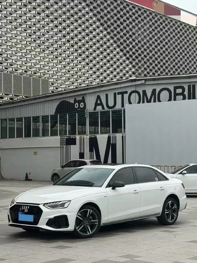 2022 Audi A4L 2.0T 190HP L4 7DCT,autocango,china used car exporter,china ev exporter,chinese used car exporter,chinese used ev exporter
