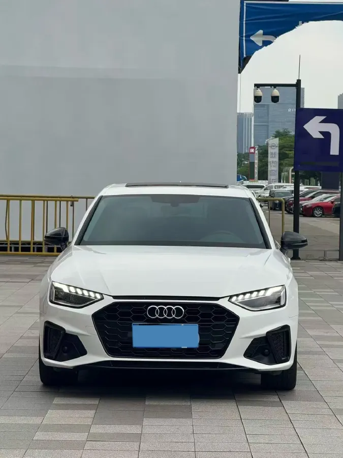 2022 Audi A4L 2.0T 190HP L4 7DCT,autocango,china used car exporter,china ev exporter,chinese used car exporter,chinese used ev exporter
