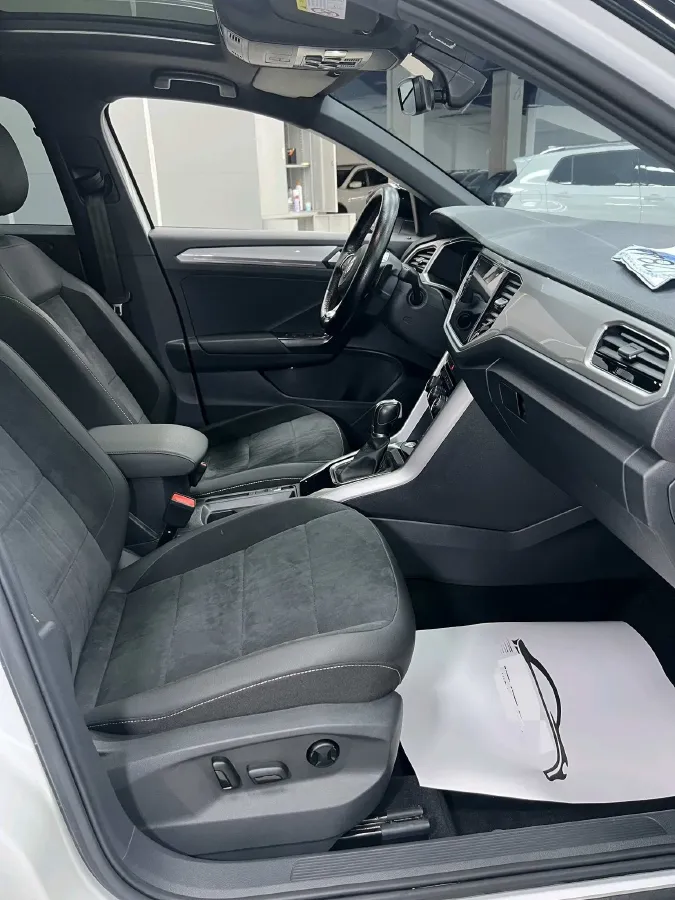 2022 Volkswagen T-Roc 1.4T 150HP L4 7DCT,autocango,china used car exporter,china ev exporter,chinese used car exporter,chinese used ev exporter