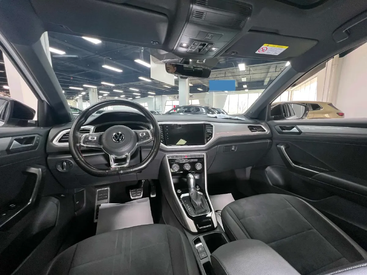 2022 Volkswagen T-Roc 1.4T 150HP L4 7DCT,autocango,china used car exporter,china ev exporter,chinese used car exporter,chinese used ev exporter