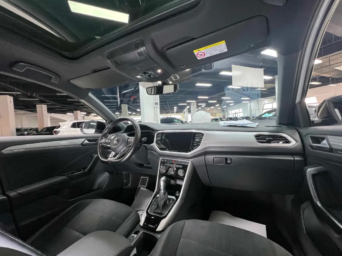 2022 Volkswagen T-Roc 1.4T 150HP L4 7DCT,autocango,china used car exporter,china ev exporter,chinese used car exporter,chinese used ev exporter