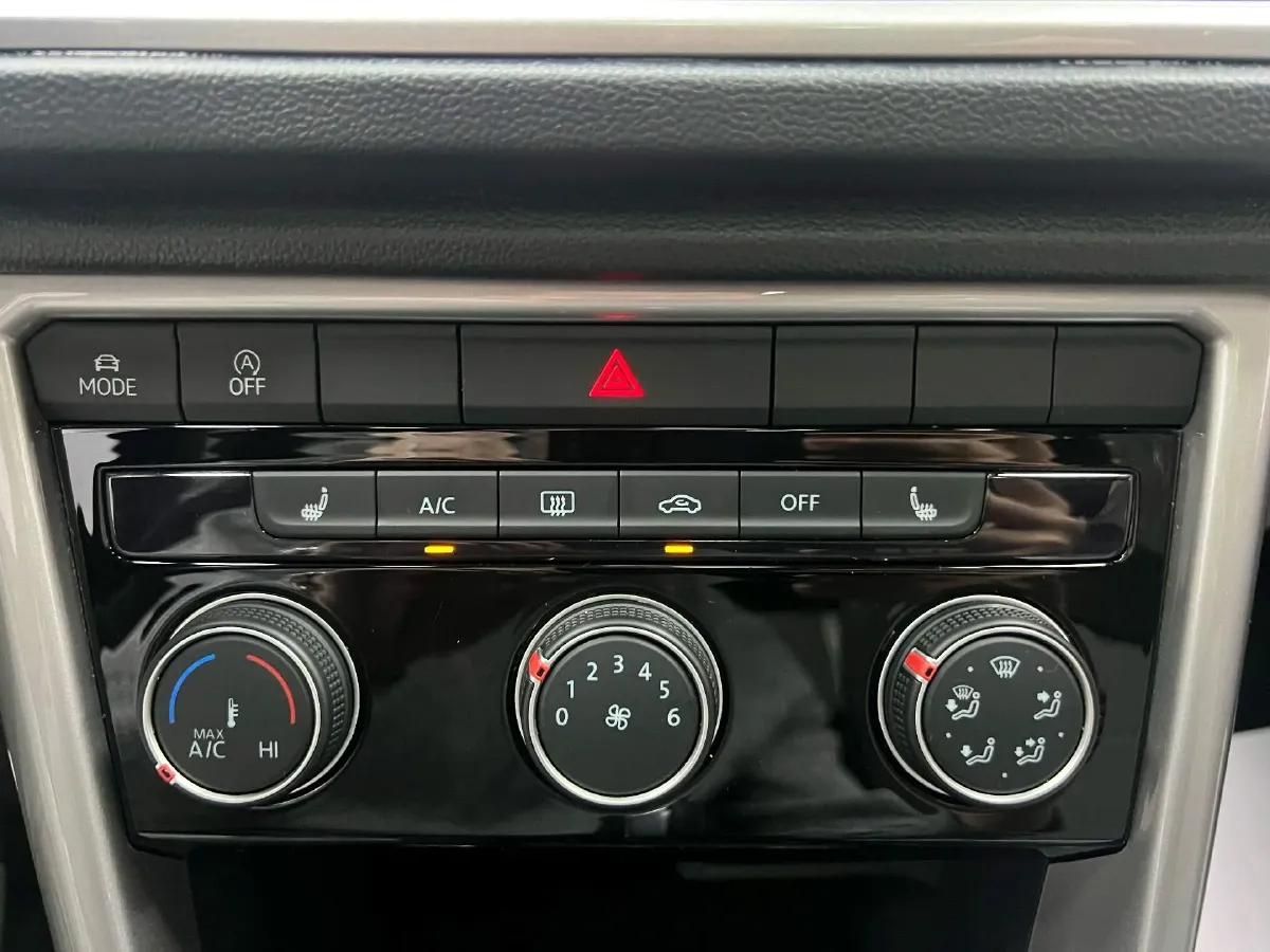 2022 Volkswagen T-Roc 1.4T 150HP L4 7DCT,autocango,china used car exporter,china ev exporter,chinese used car exporter,chinese used ev exporter