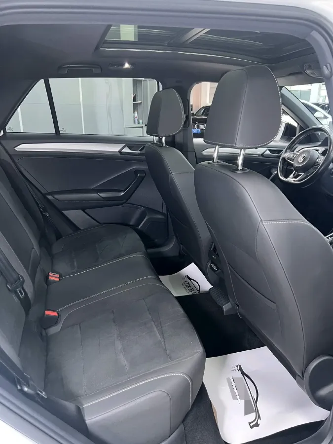2022 Volkswagen T-Roc 1.4T 150HP L4 7DCT,autocango,china used car exporter,china ev exporter,chinese used car exporter,chinese used ev exporter
