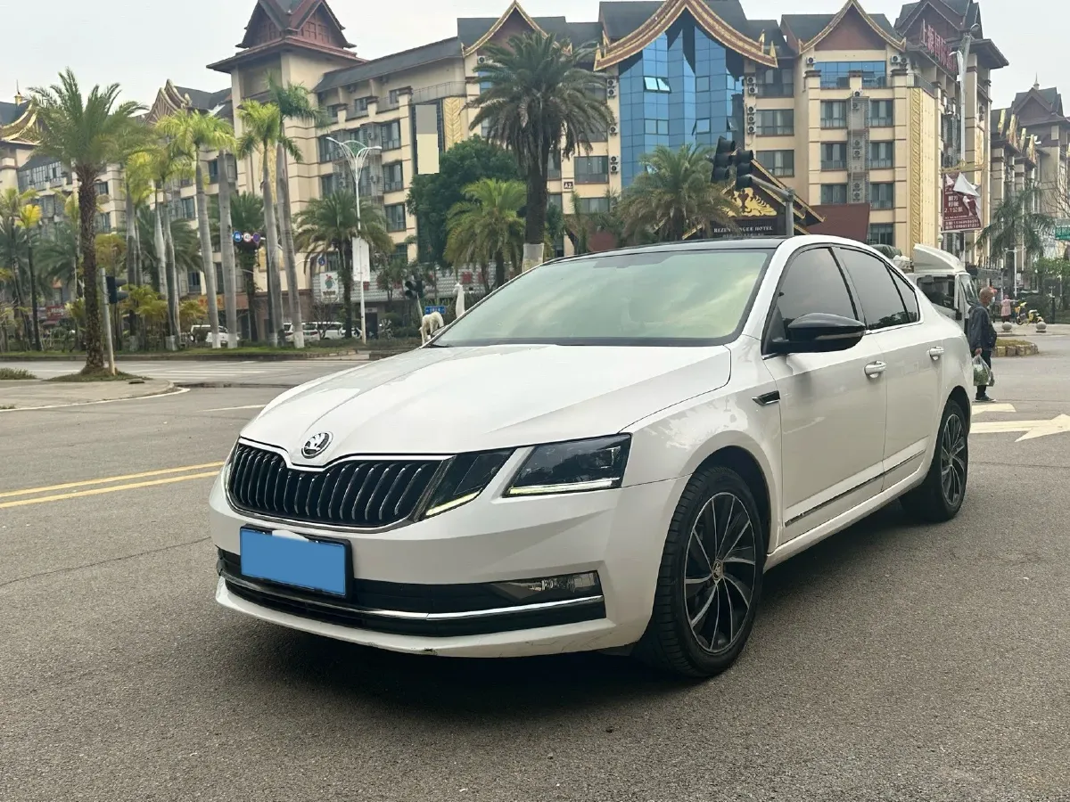 2019 Skoda Octavia 1.4T 150HP L4 7DCT,autocango,china used car exporter,china ev exporter,chinese used car exporter,chinese used ev exporter