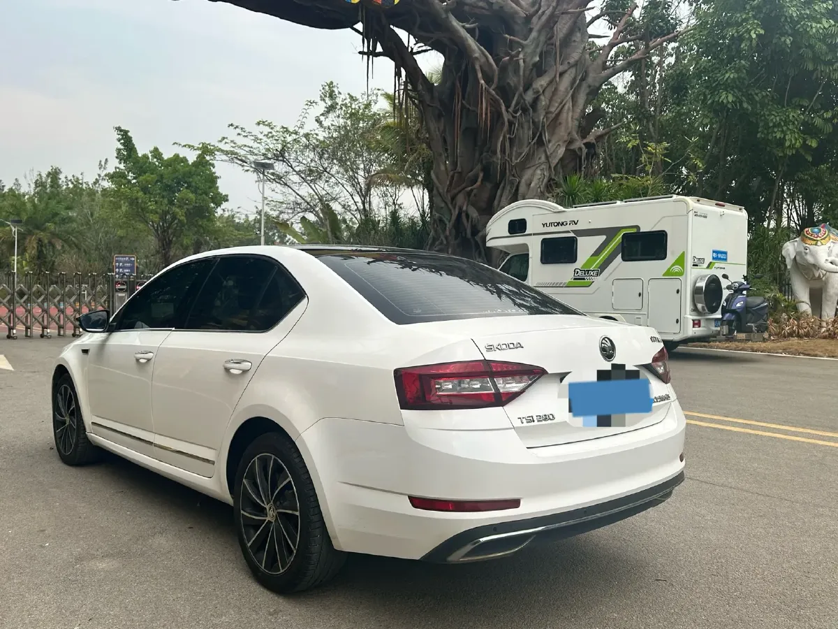 2019 Skoda Octavia 1.4T 150HP L4 7DCT,autocango,china used car exporter,china ev exporter,chinese used car exporter,chinese used ev exporter