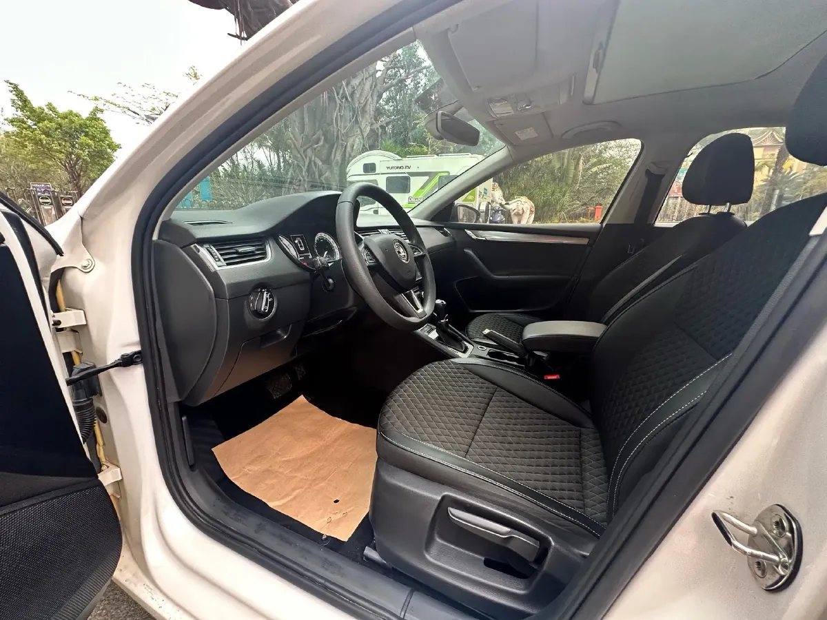 2019 Skoda Octavia 1.4T 150HP L4 7DCT,autocango,china used car exporter,china ev exporter,chinese used car exporter,chinese used ev exporter