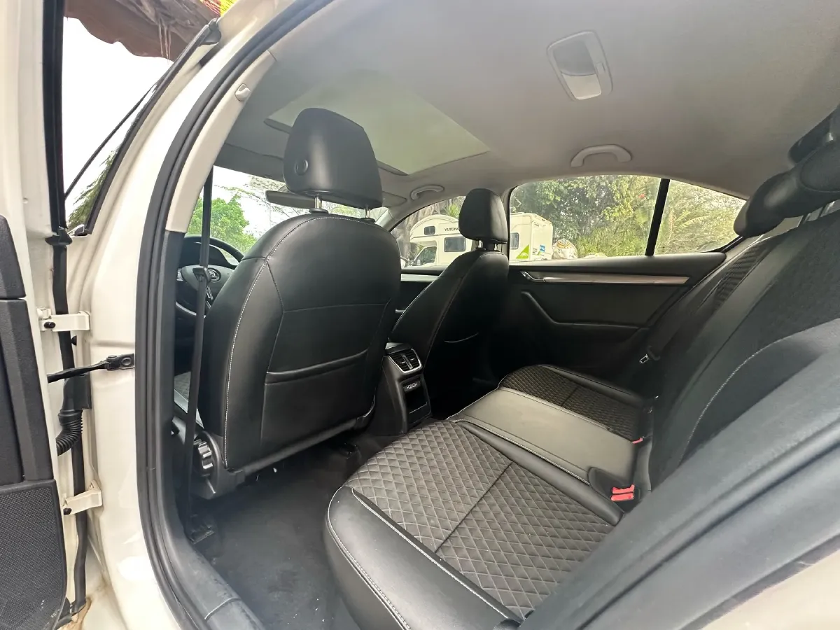 2019 Skoda Octavia 1.4T 150HP L4 7DCT,autocango,china used car exporter,china ev exporter,chinese used car exporter,chinese used ev exporter