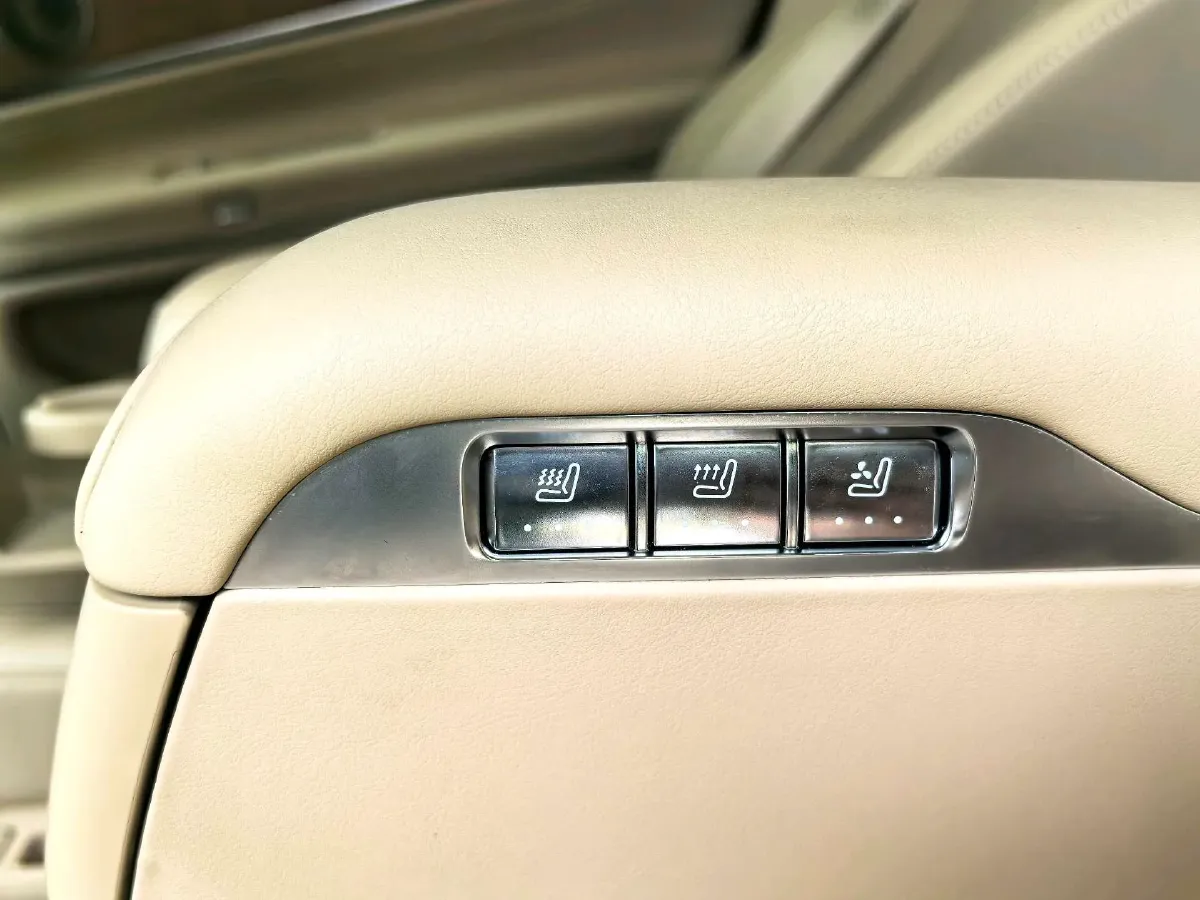 2024 AITO AITO M9 1.5T 152HP L4 REEV 42KWH,autocango,china used car exporter,china ev exporter,chinese used car exporter,chinese used ev exporter