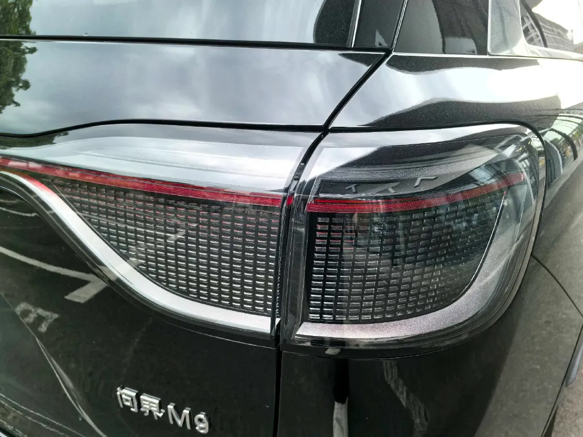 2024 AITO AITO M9 1.5T 152HP L4 REEV 42KWH,autocango,china used car exporter,china ev exporter,chinese used car exporter,chinese used ev exporter
