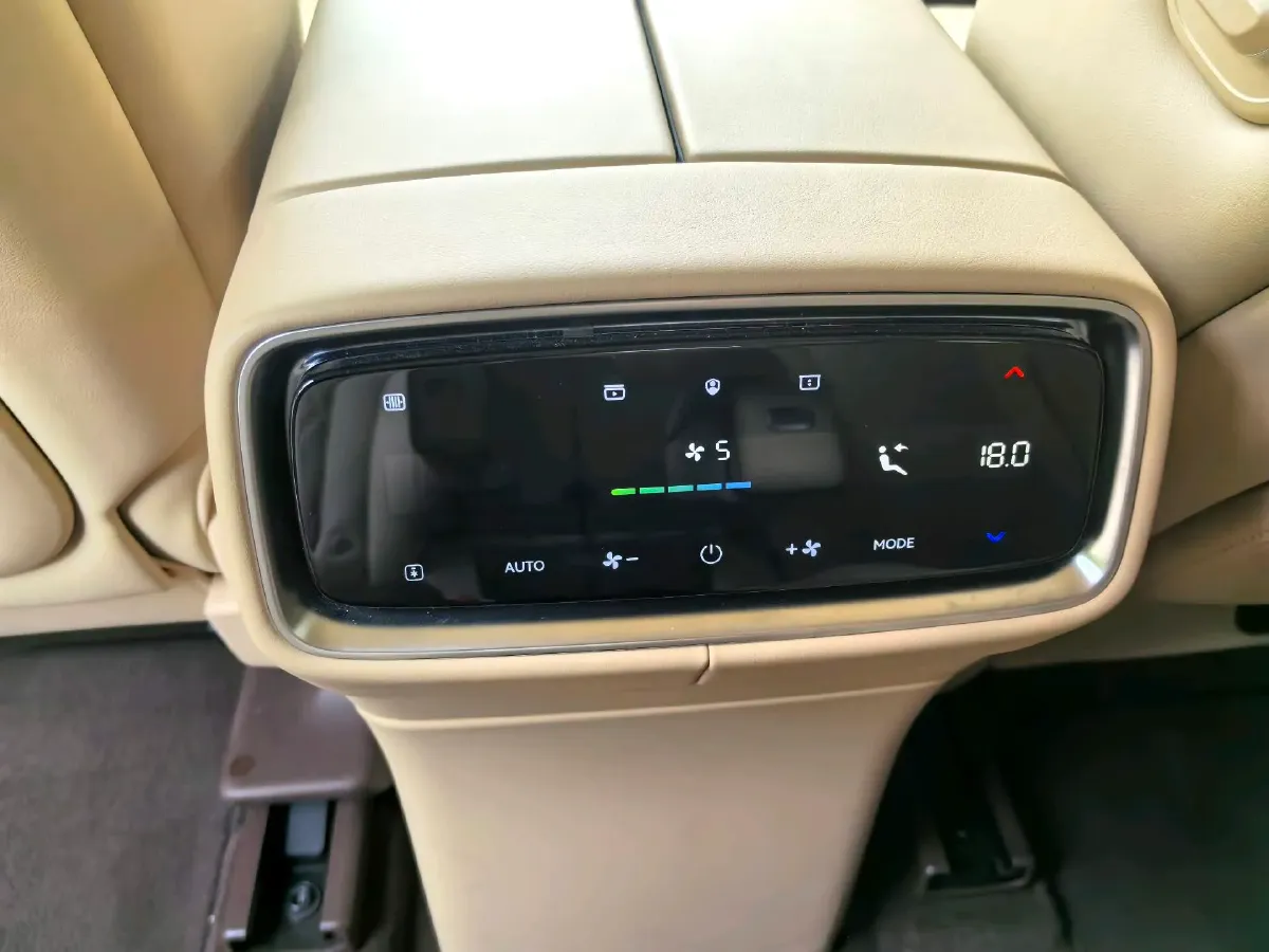 2024 AITO AITO M9 1.5T 152HP L4 REEV 42KWH,autocango,china used car exporter,china ev exporter,chinese used car exporter,chinese used ev exporter