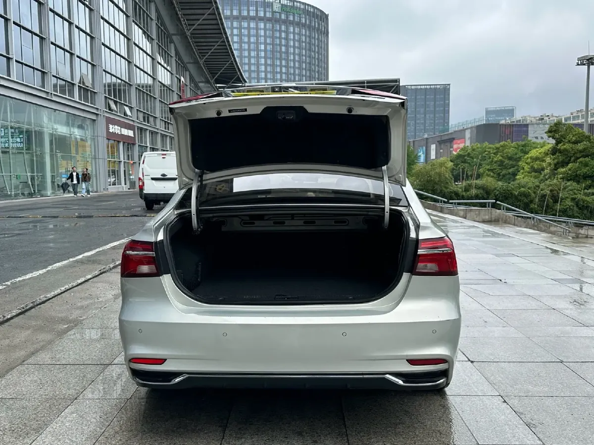 2017 Roewe i6 1.0T 125HP L3 2AT PHEV,autocango,china used car exporter,china ev exporter,chinese used car exporter,chinese used ev exporter