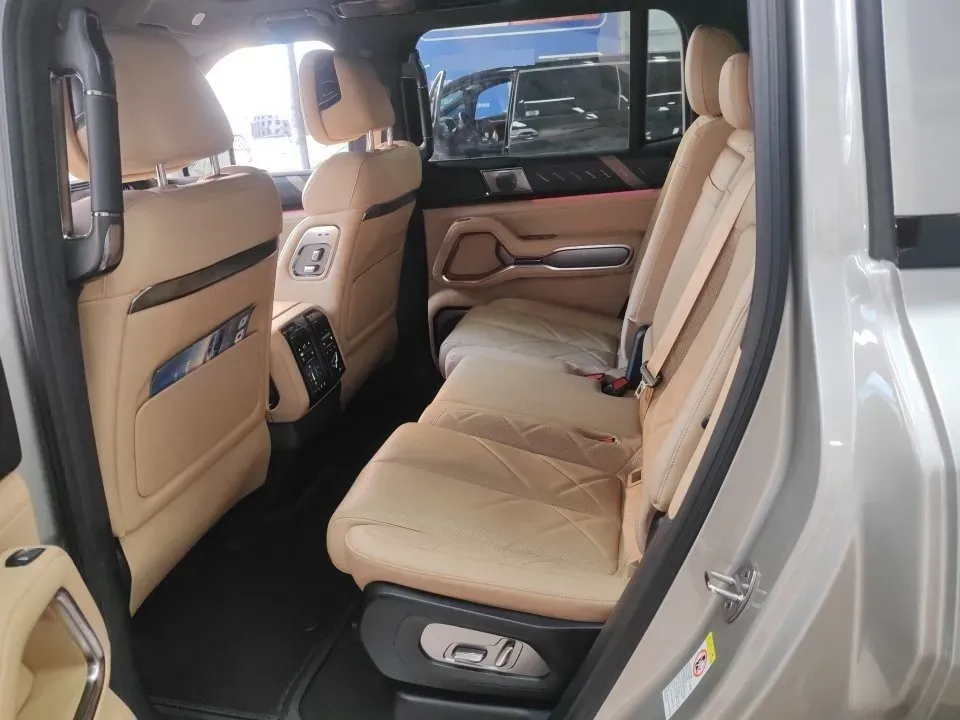 2025 FangChengBao Bao 8 2.0T 245HP L4 E-CVT PHEV 36.8KWH,autocango,china used car exporter,china ev exporter,chinese used car exporter,chinese used ev exporter