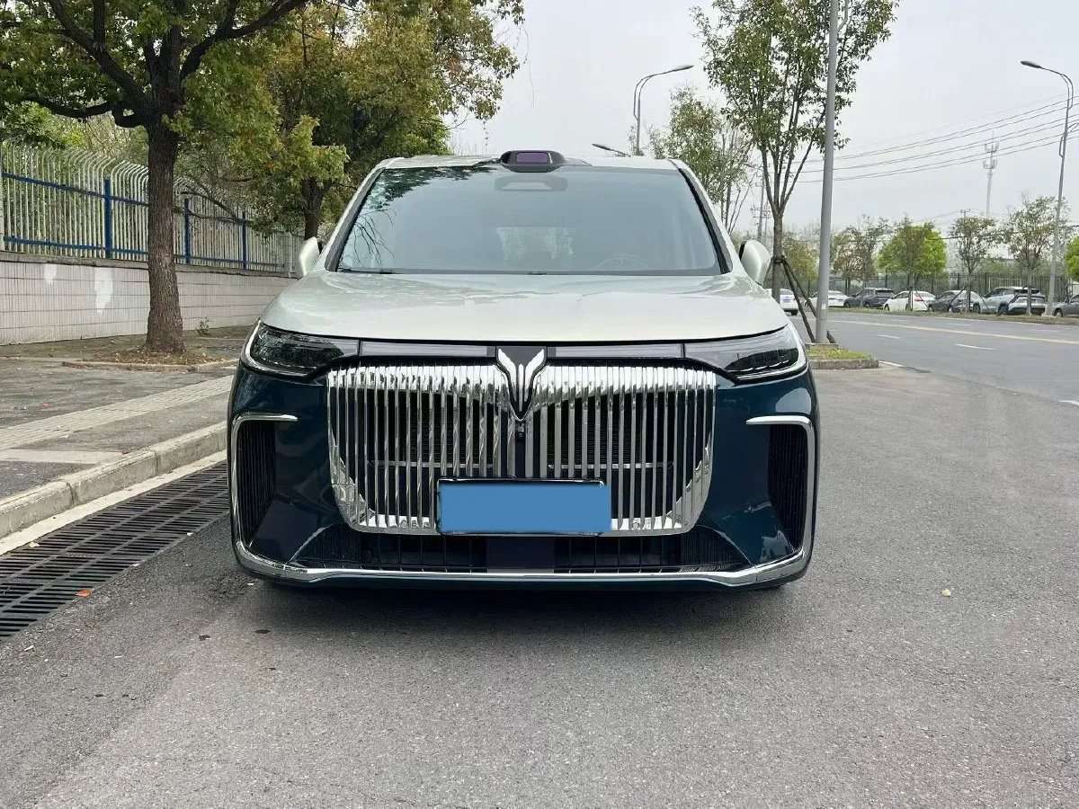 2024 Voyah Dream 1.5T 150HP L4 PHEV 43KWH,autocango,china used car exporter,china ev exporter,chinese used car exporter,chinese used ev exporter