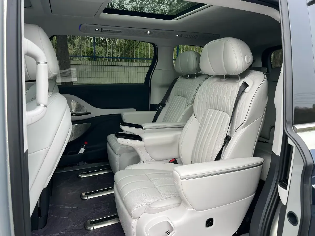 2024 Voyah Dream 1.5T 150HP L4 PHEV 43KWH,autocango,china used car exporter,china ev exporter,chinese used car exporter,chinese used ev exporter