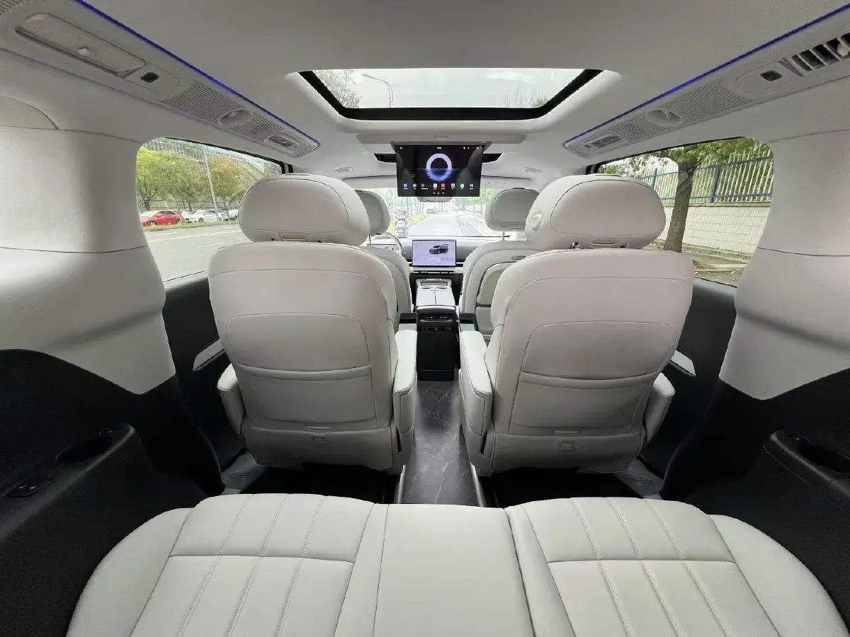 2024 Voyah Dream 1.5T 150HP L4 PHEV 43KWH,autocango,china used car exporter,china ev exporter,chinese used car exporter,chinese used ev exporter