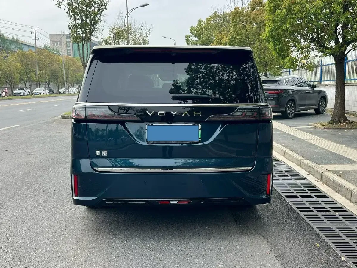 2024 Voyah Dream 1.5T 150HP L4 PHEV 43KWH,autocango,china used car exporter,china ev exporter,chinese used car exporter,chinese used ev exporter