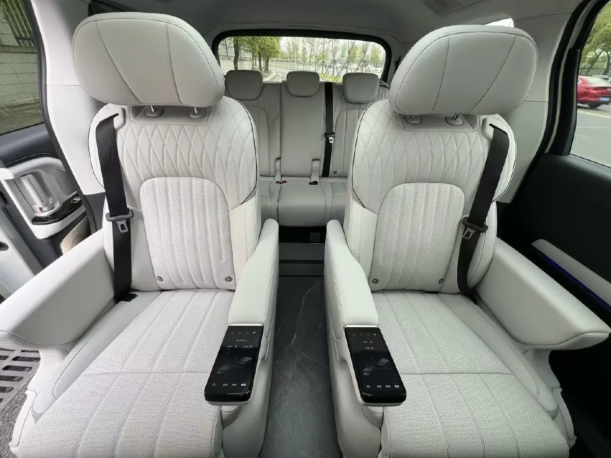 2024 Voyah Dream 1.5T 150HP L4 PHEV 43KWH,autocango,china used car exporter,china ev exporter,chinese used car exporter,chinese used ev exporter