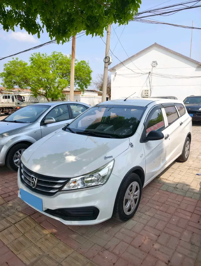 2017 BaoJun 310W 1.2L 82HP L4 6MT,autocango,china used car exporter,china ev exporter,chinese used car exporter,chinese used ev exporter