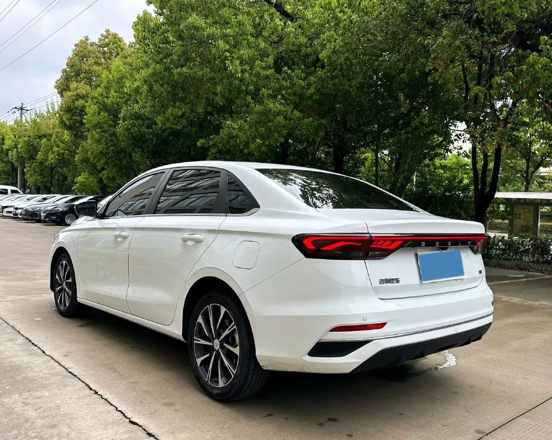 2025 Geely Emgrand 1.5L 127HP L4 CVT,autocango,china used car exporter,china ev exporter,chinese used car exporter,chinese used ev exporter