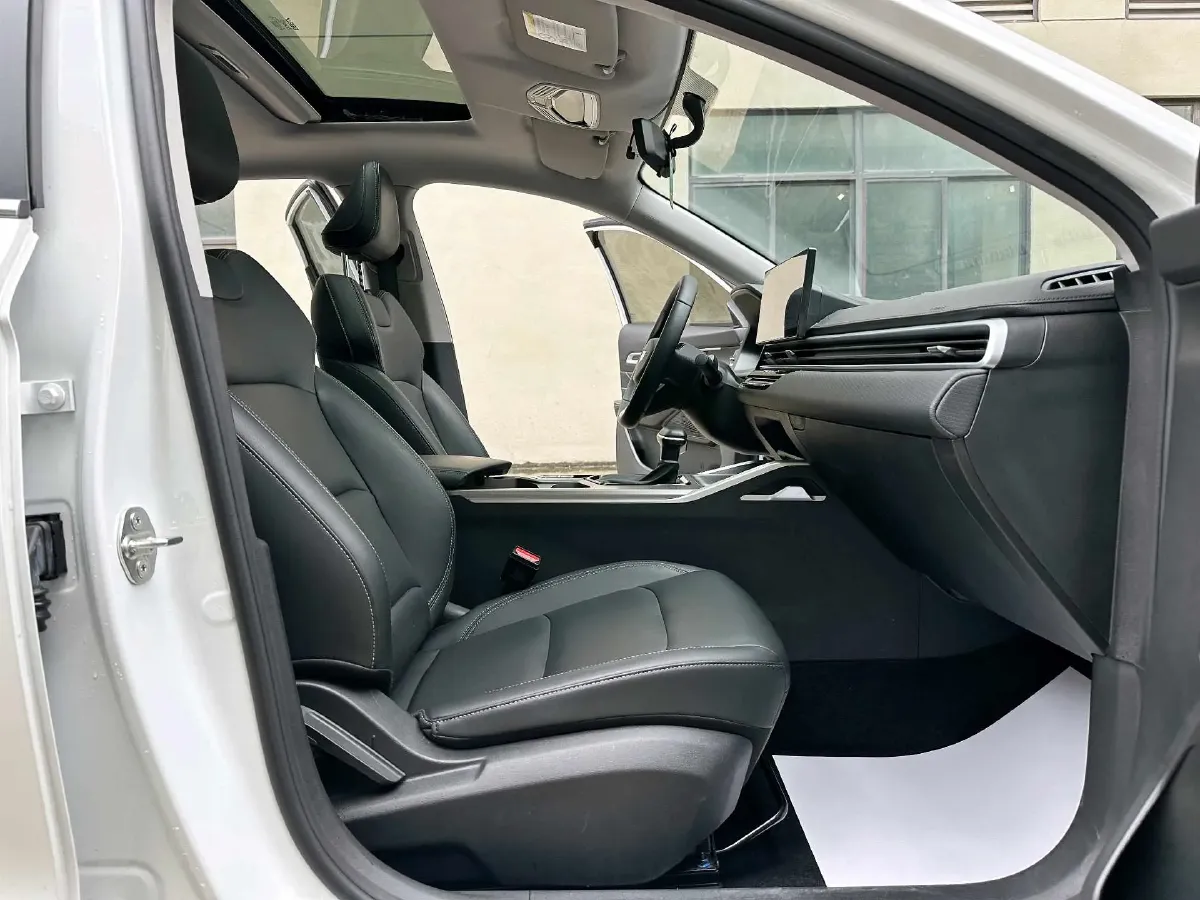 2025 Geely Emgrand 1.5L 127HP L4 CVT,autocango,china used car exporter,china ev exporter,chinese used car exporter,chinese used ev exporter