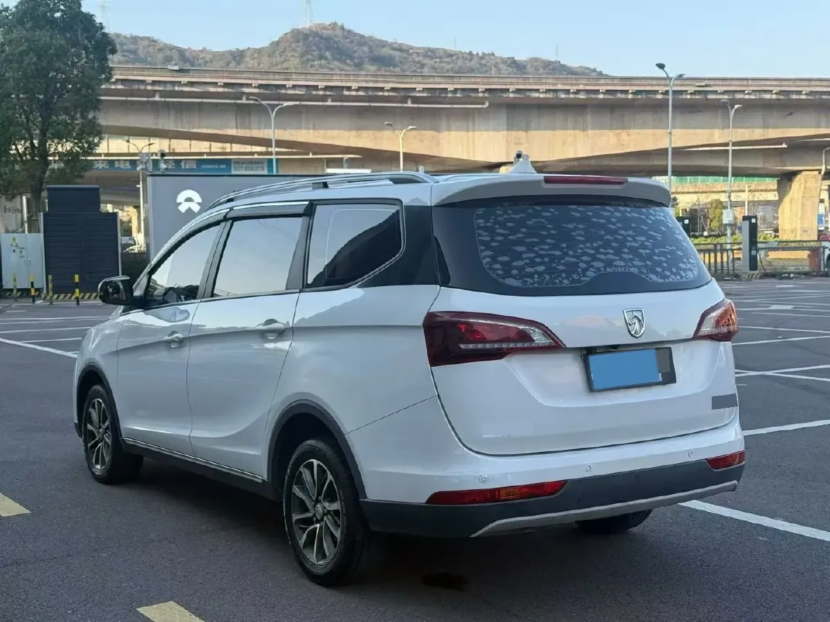 2019 BaoJun 730 1.5L 112HP L4 6MT,autocango,china used car exporter,china ev exporter,chinese used car exporter,chinese used ev exporter