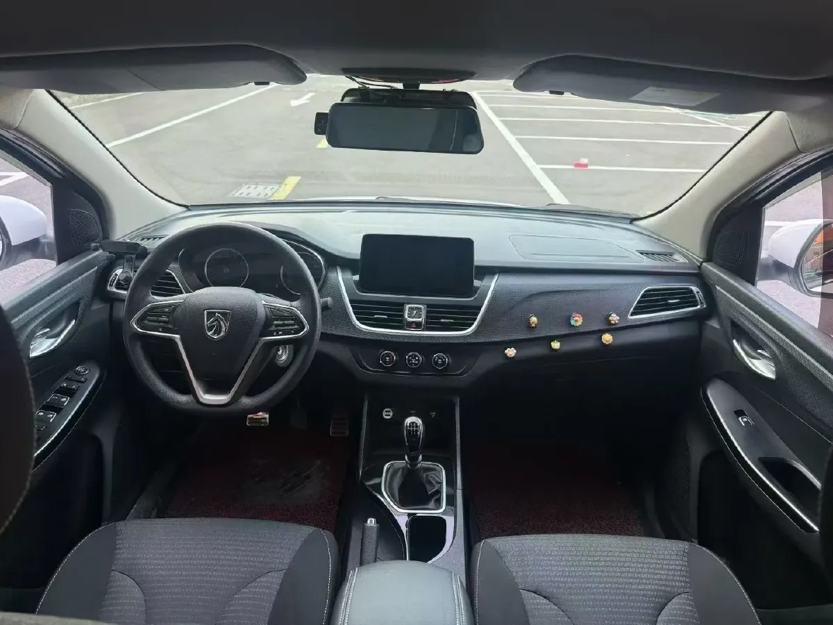 2019 BaoJun 730 1.5L 112HP L4 6MT,autocango,china used car exporter,china ev exporter,chinese used car exporter,chinese used ev exporter