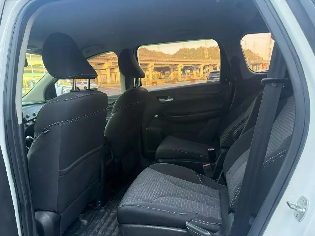 2019 BaoJun 730 1.5L 112HP L4 6MT,autocango,china used car exporter,china ev exporter,chinese used car exporter,chinese used ev exporter