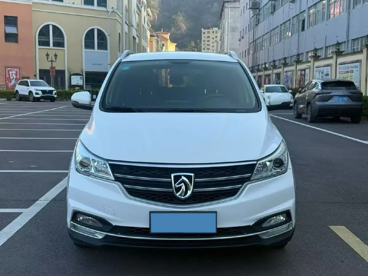 2019 BaoJun 730 1.5L 112HP L4 6MT,autocango,china used car exporter,china ev exporter,chinese used car exporter,chinese used ev exporter