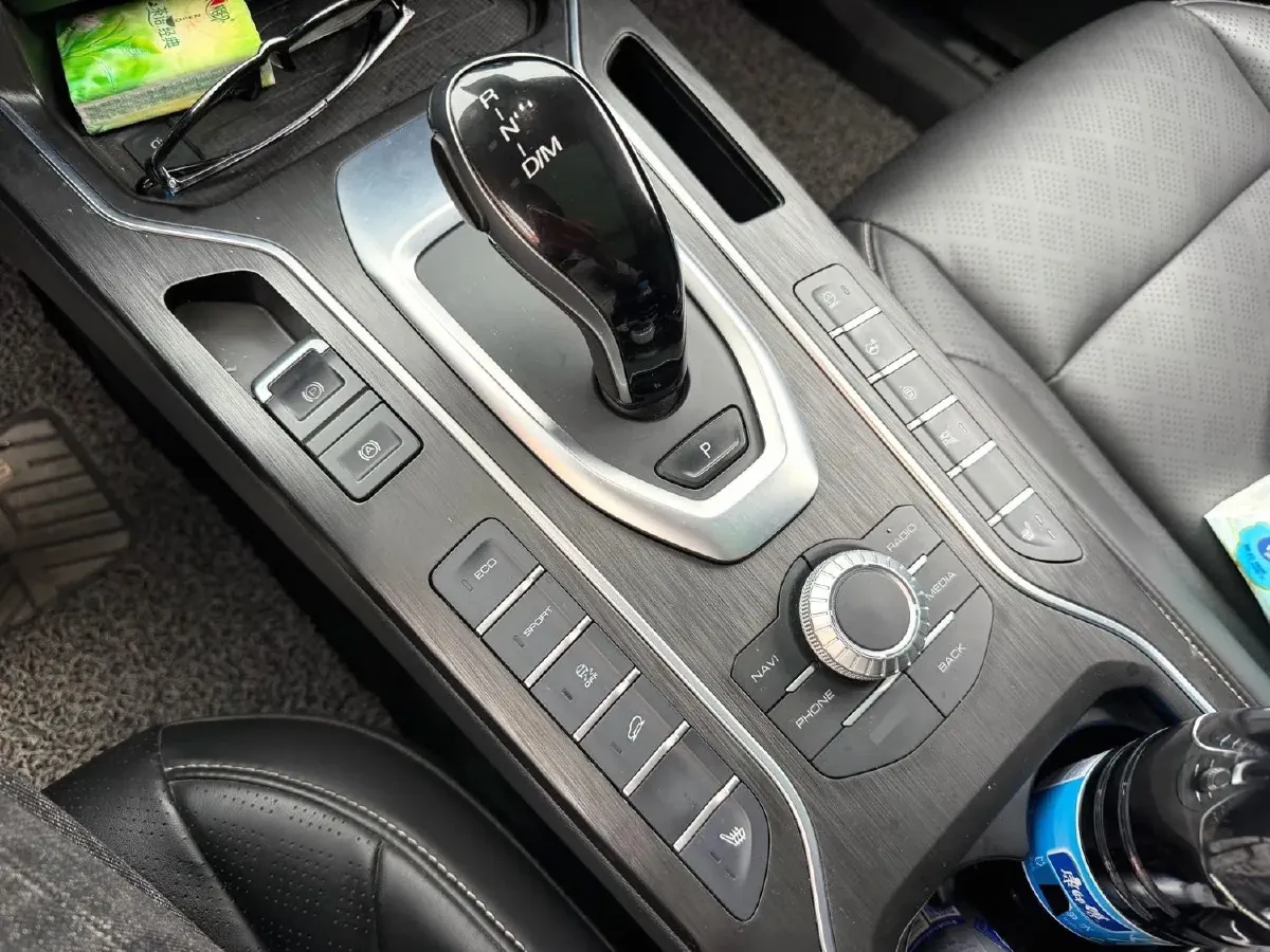 2021 WEY VV6 2.0T 227HP L4 7DCT,autocango,china used car exporter,china ev exporter,chinese used car exporter,chinese used ev exporter