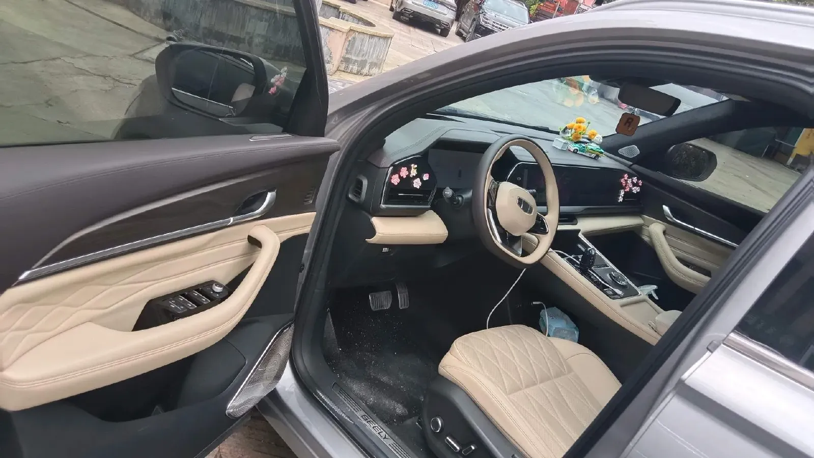 2025 Geely Monjaro 2.0T 238HP L4 8AT,autocango,china used car exporter,china ev exporter,chinese used car exporter,chinese used ev exporter