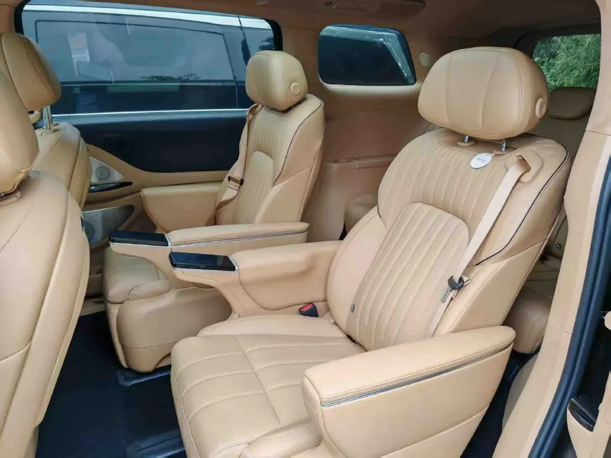 2025 Voyah Dream 1.5T 150HP L4 PHEV 41.7KWH,autocango,china used car exporter,china ev exporter,chinese used car exporter,chinese used ev exporter