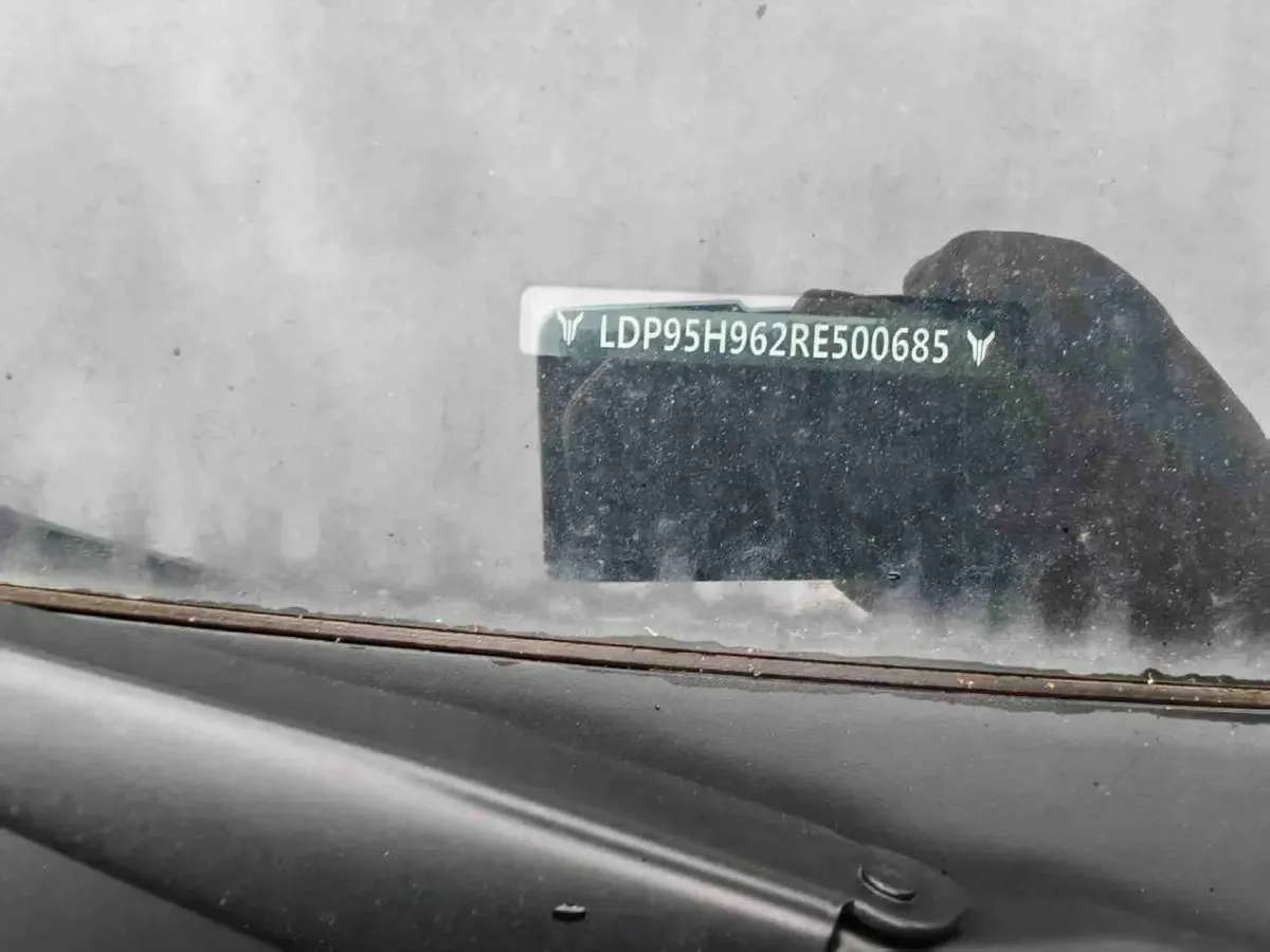 2025 Voyah Dream 1.5T 150HP L4 PHEV 41.7KWH,autocango,china used car exporter,china ev exporter,chinese used car exporter,chinese used ev exporter