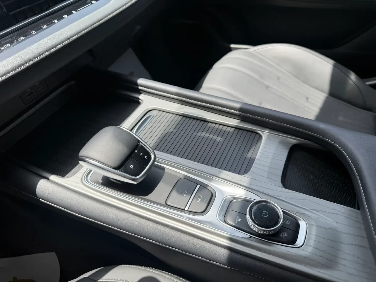 2024 Fulwin FulwinA8 1.5T 156HP L4 1DHT PHEV 18.3KWH,autocango,china used car exporter,china ev exporter,chinese used car exporter,chinese used ev exporter