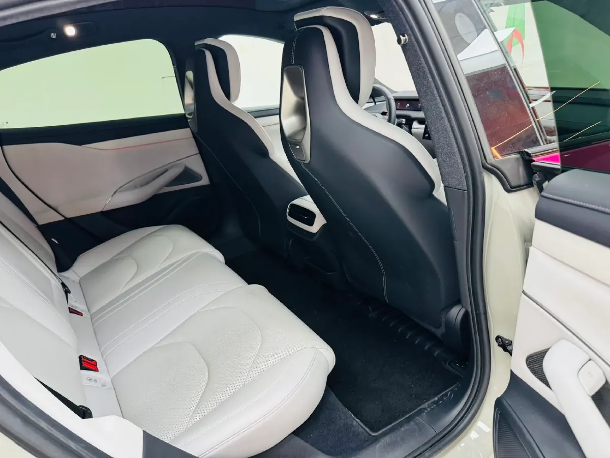 2024 MI SU7 BEV 73.6KWH,autocango,china used car exporter,china ev exporter,chinese used car exporter,chinese used ev exporter