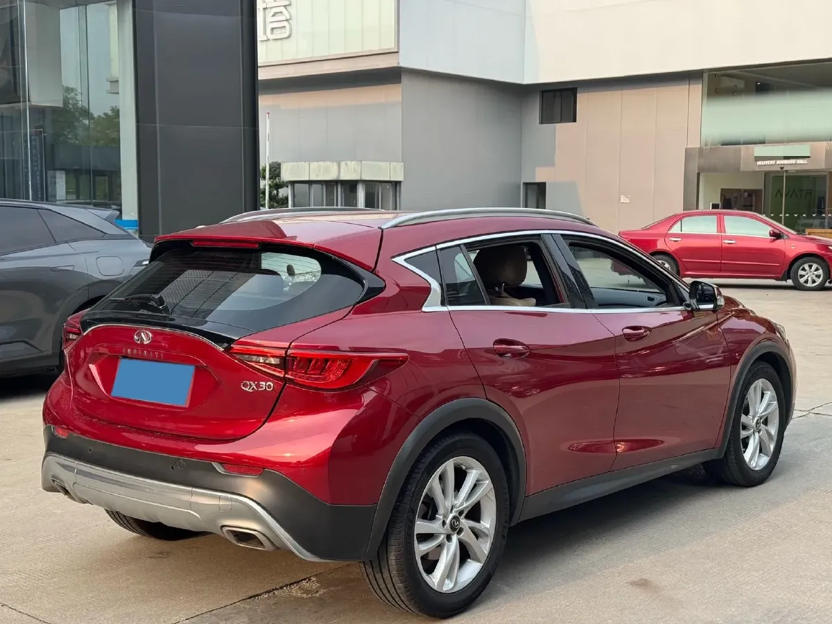 2017 Infiniti QX30 2.0T 211HP L4 7DCT,autocango,china used car exporter,china ev exporter,chinese used car exporter,chinese used ev exporter
