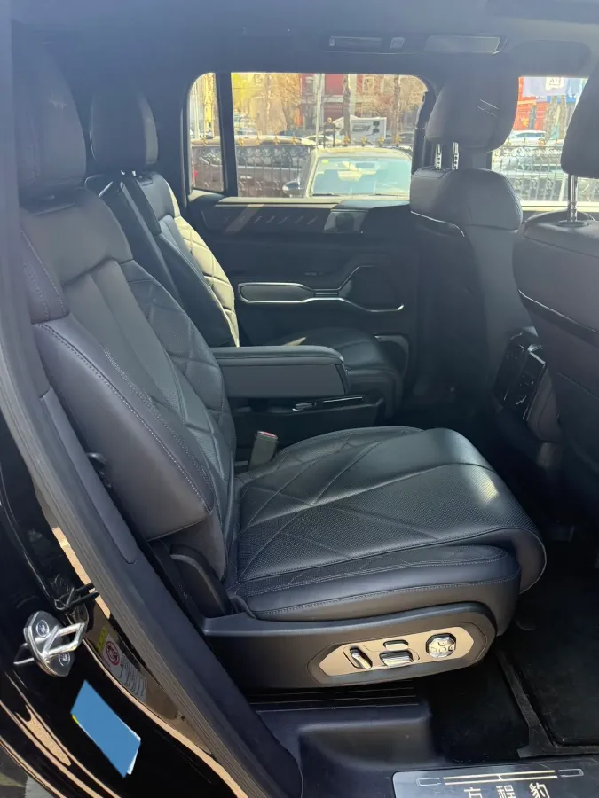 2025 FangChengBao Bao 8 2.0T 245HP L4 E-CVT PHEV 36.8KWH,autocango,china used car exporter,china ev exporter,chinese used car exporter,chinese used ev exporter