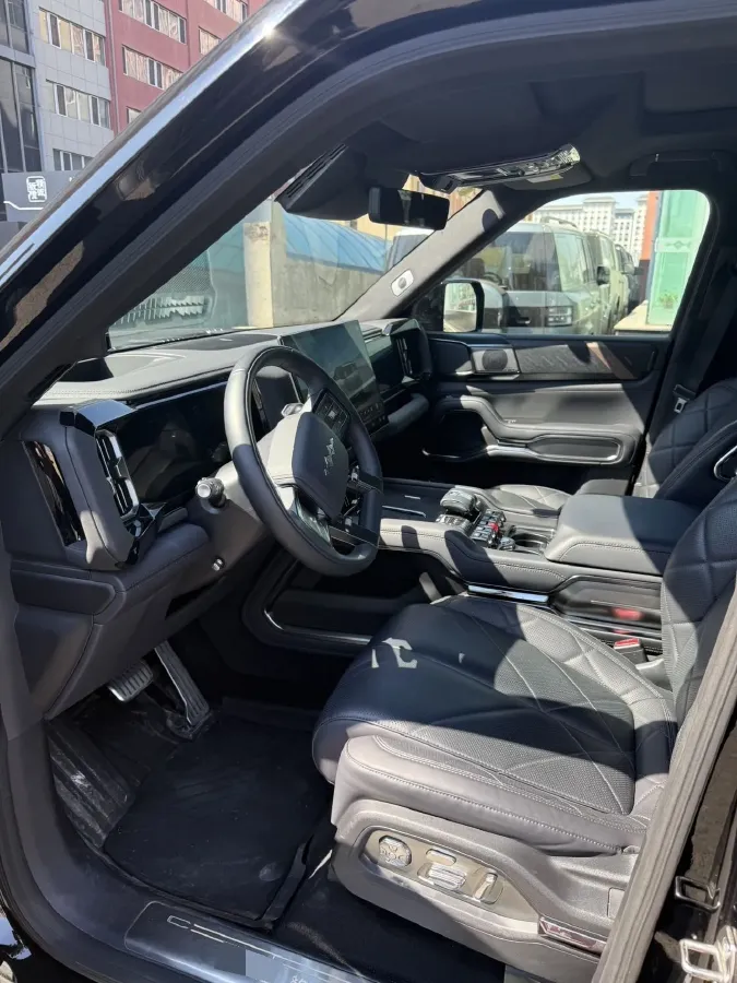 2025 FangChengBao Bao 8 2.0T 245HP L4 E-CVT PHEV 36.8KWH,autocango,china used car exporter,china ev exporter,chinese used car exporter,chinese used ev exporter