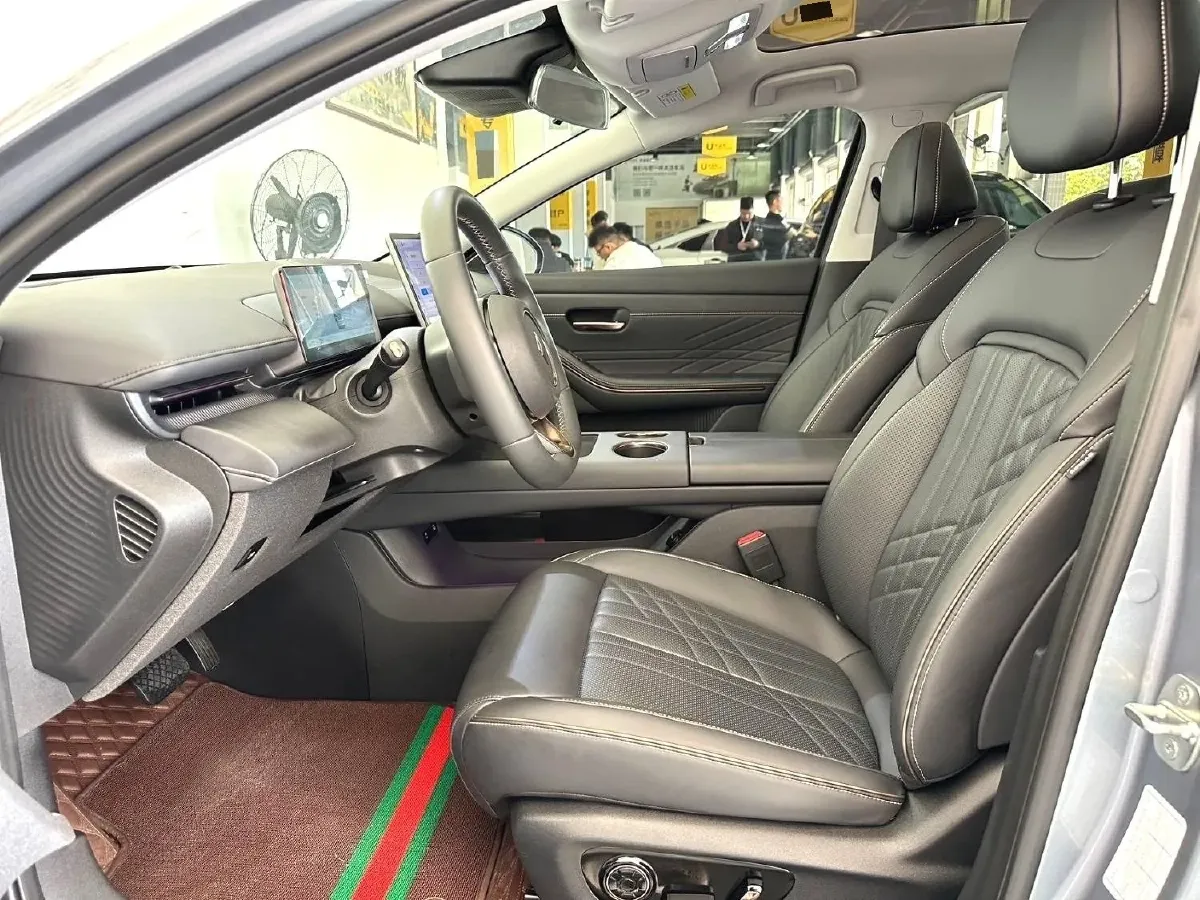 2025 BaoJun XiangJing 1.5T 143HP L4 1DHT PHEV,autocango,china used car exporter,china ev exporter,chinese used car exporter,chinese used ev exporter