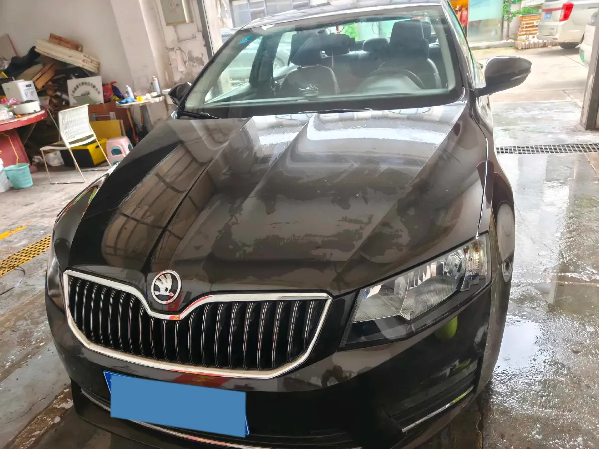 2017 Skoda Octavia 1.6L 110HP L4 5MT,autocango,china used car exporter,china ev exporter,chinese used car exporter,chinese used ev exporter