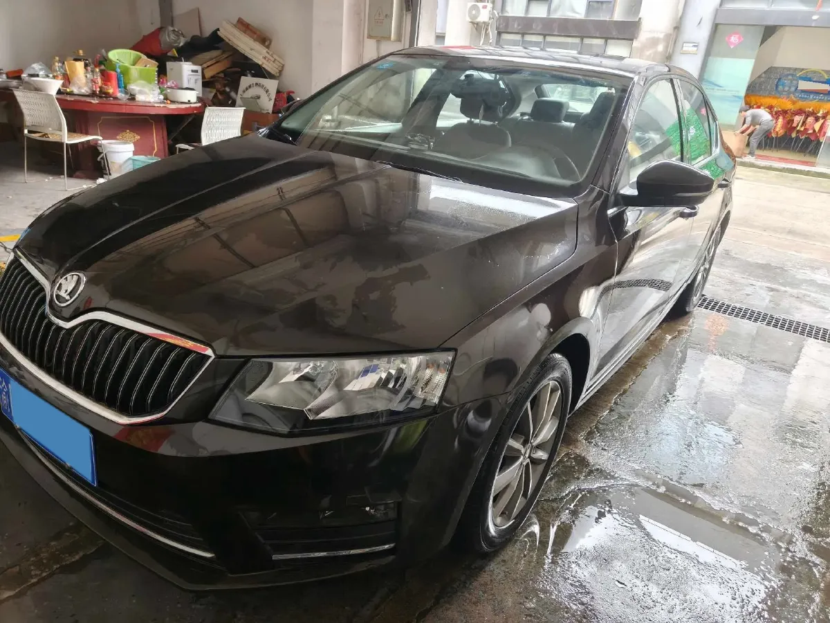 2017 Skoda Octavia 1.6L 110HP L4 5MT,autocango,china used car exporter,china ev exporter,chinese used car exporter,chinese used ev exporter