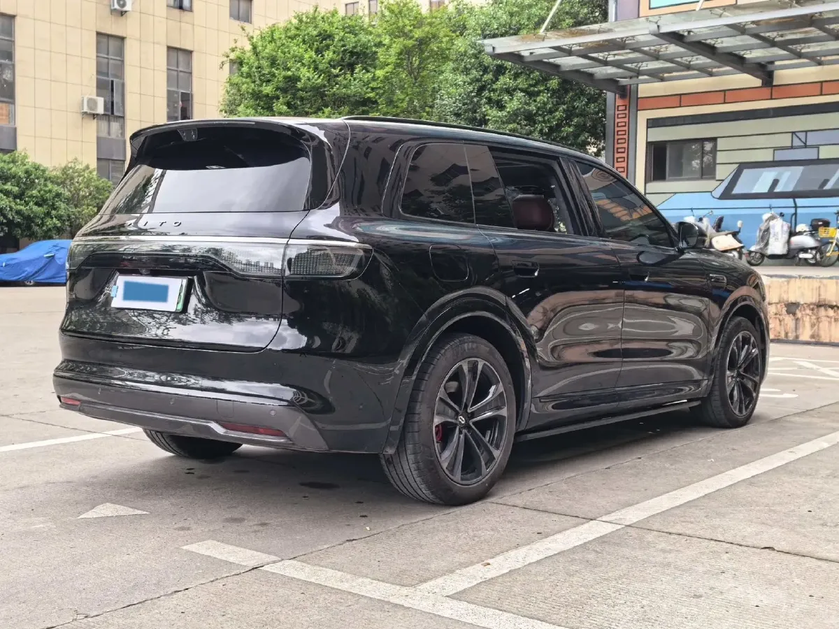 2025 AITO AITO M8 REEV 160HP REEV 53.4KWH,autocango,china used car exporter,china ev exporter,chinese used car exporter,chinese used ev exporter