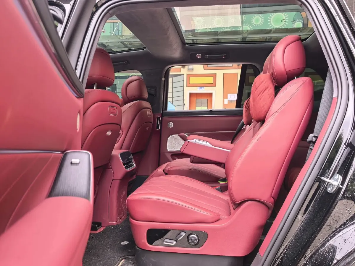 2025 AITO AITO M8 REEV 160HP REEV 53.4KWH,autocango,china used car exporter,china ev exporter,chinese used car exporter,chinese used ev exporter