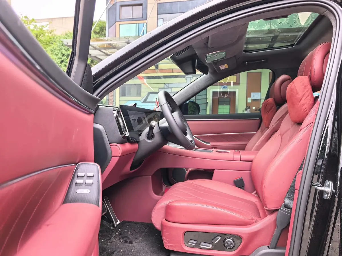 2025 AITO AITO M8 REEV 160HP REEV 53.4KWH,autocango,china used car exporter,china ev exporter,chinese used car exporter,chinese used ev exporter