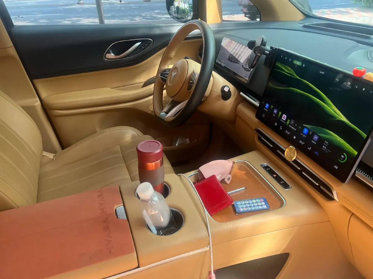 2025 Voyah Dream 1.5T 150HP L4 PHEV 41.7KWH,autocango,china used car exporter,china ev exporter,chinese used car exporter,chinese used ev exporter