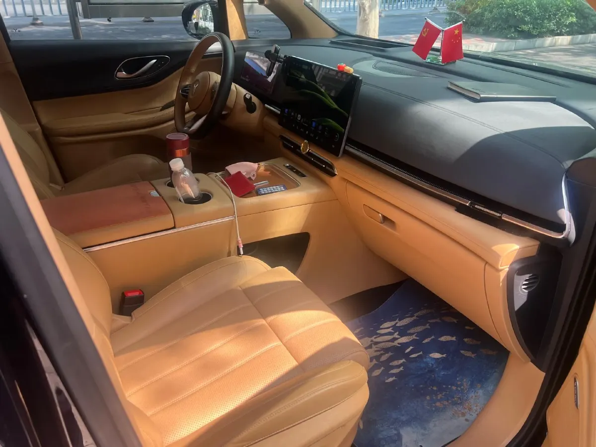 2025 Voyah Dream 1.5T 150HP L4 PHEV 41.7KWH,autocango,china used car exporter,china ev exporter,chinese used car exporter,chinese used ev exporter