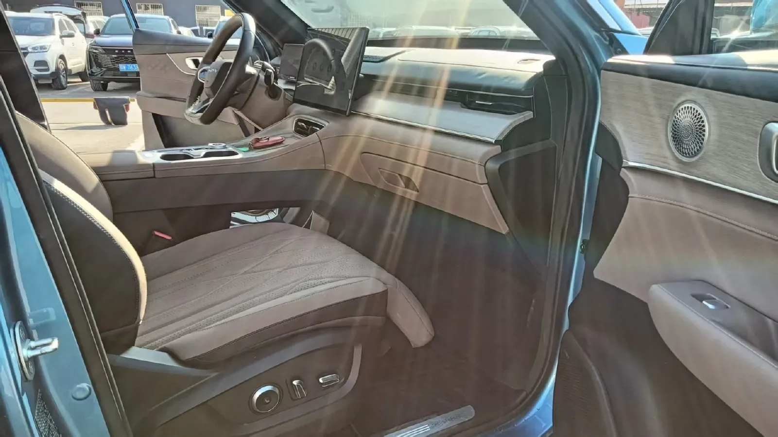 2025 Chery Tiggo8 PLUS C-DM 1.5T 156HP L4 1DHT PHEV,autocango,china used car exporter,china ev exporter,chinese used car exporter,chinese used ev exporter