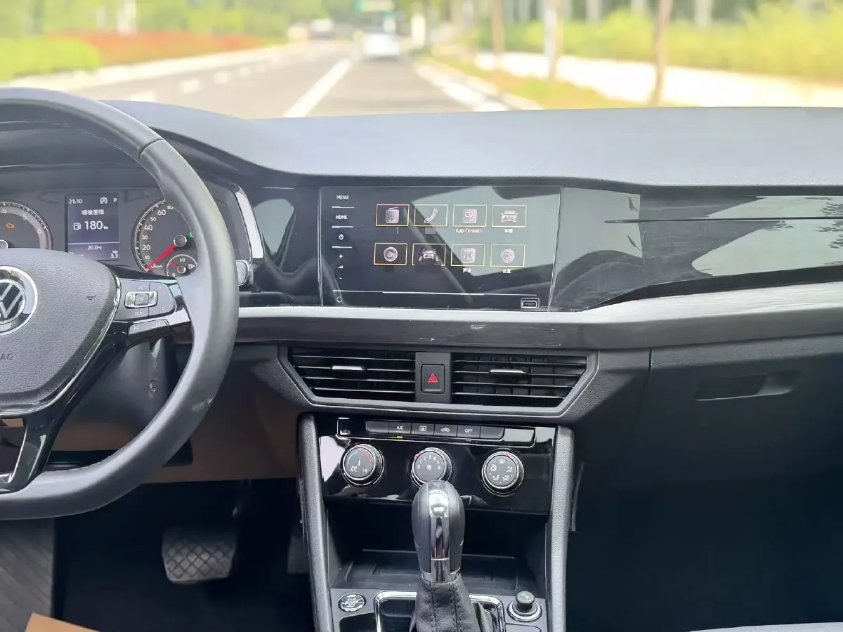 2021 Volkswagen Bora 1.5L 113HP L4 6AT,autocango,china used car exporter,china ev exporter,chinese used car exporter,chinese used ev exporter